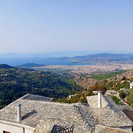 πέτρινη φωλιά *