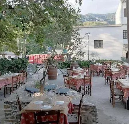 πέτρινη φωλιά *